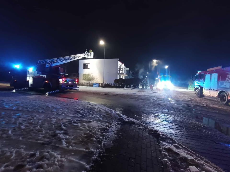 Read more about the article Pożar sadzy w kominie! W akcji strażacy z Chodzieży i Margonina.